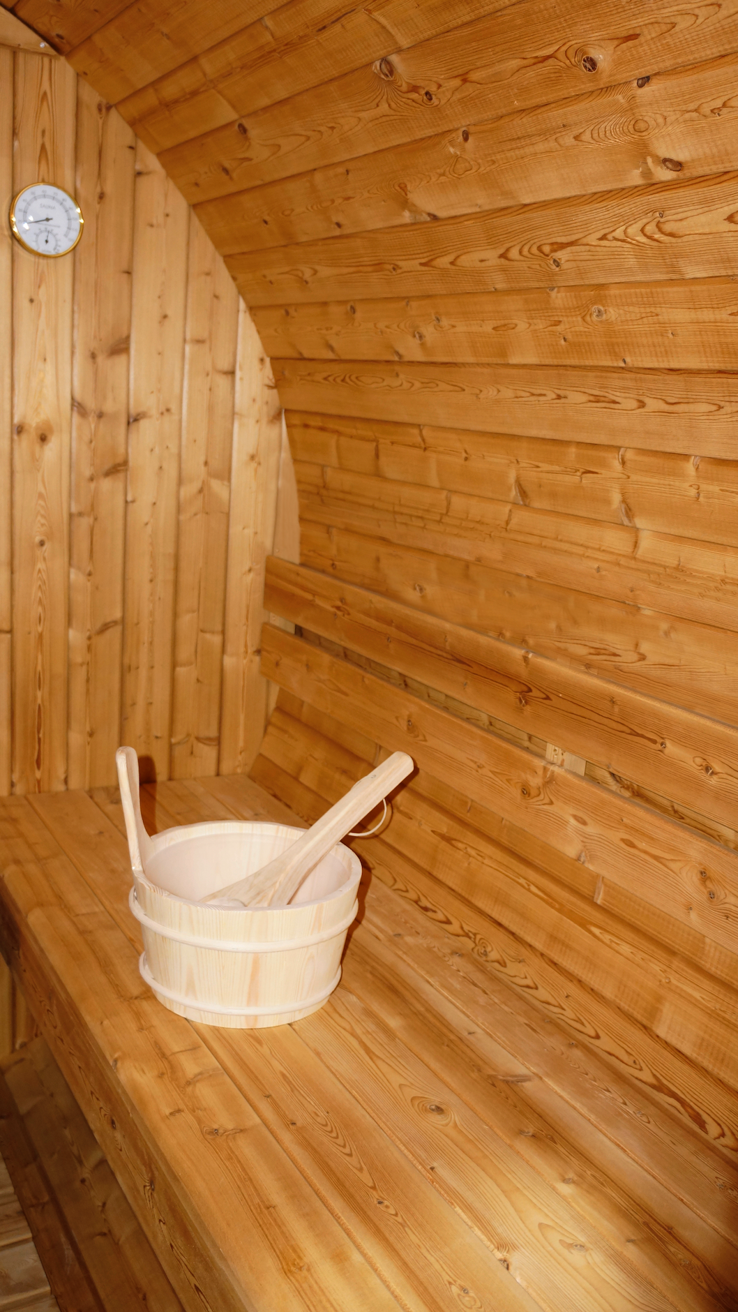 Sauna de barril al aire libre TROMSÖ XL para 6 personas
