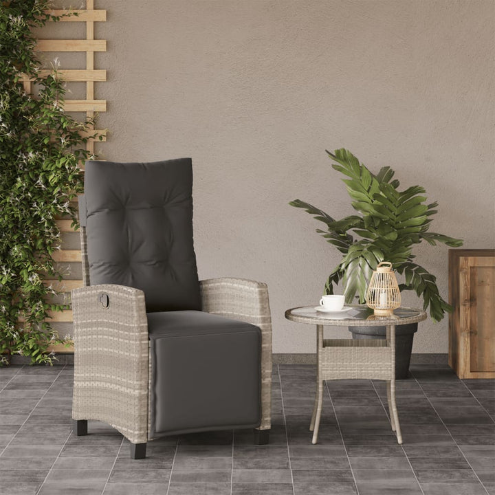 Sillón de jardín con reposapiés ajustable de polirratán gris claro