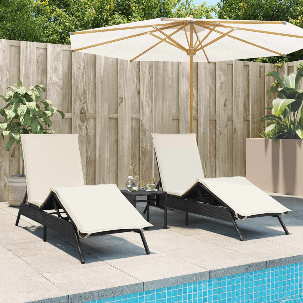 Sonnenliegen 2 Stk. mit Tisch Schwarz Poly Rattan