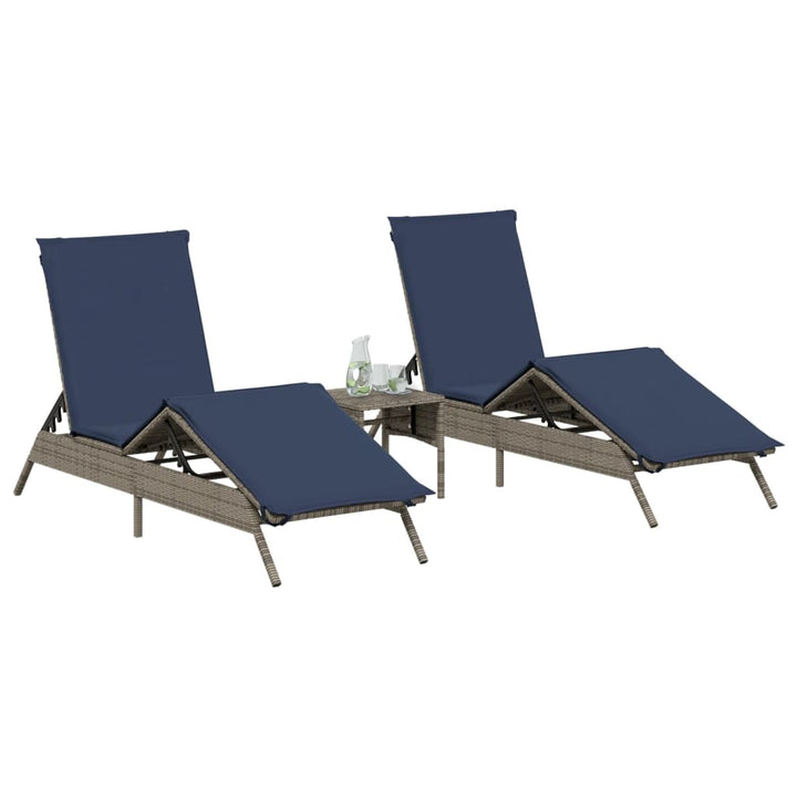 Sonnenliegen 2 Stk. mit Tisch Grau Poly Rattan