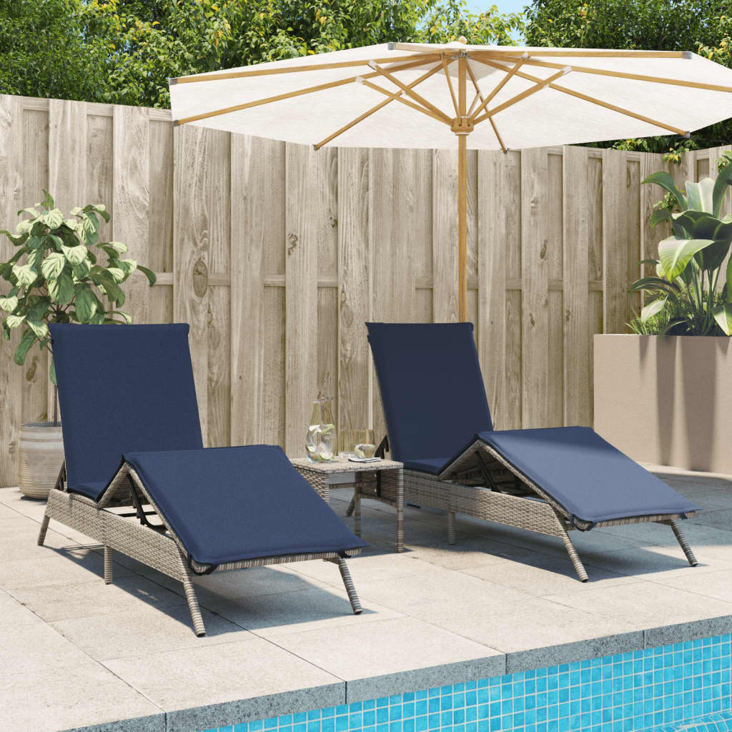 Sonnenliegen 2 Stk. mit Tisch Grau Poly Rattan