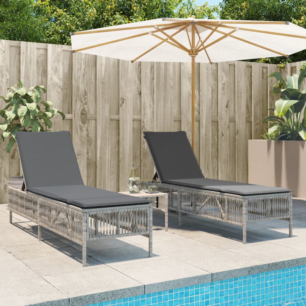 Sonnenliegen mit Auflagen 2 Stk. Hellgrau Poly Rattan