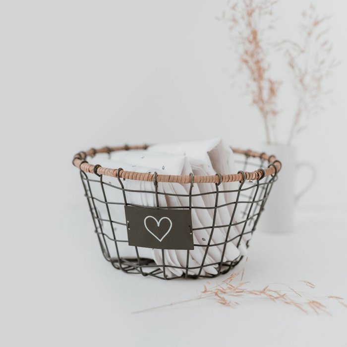 Wire basket round with heart 20cm