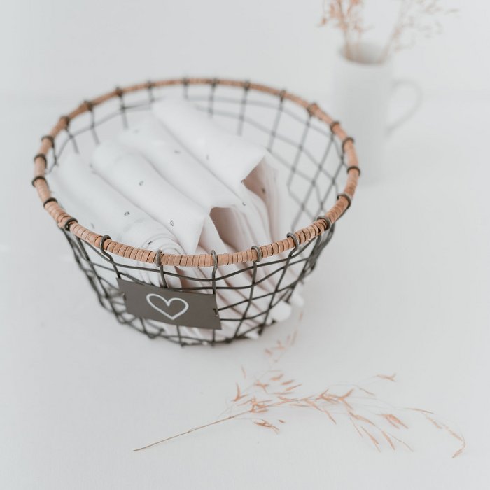 Wire basket round with heart 20cm