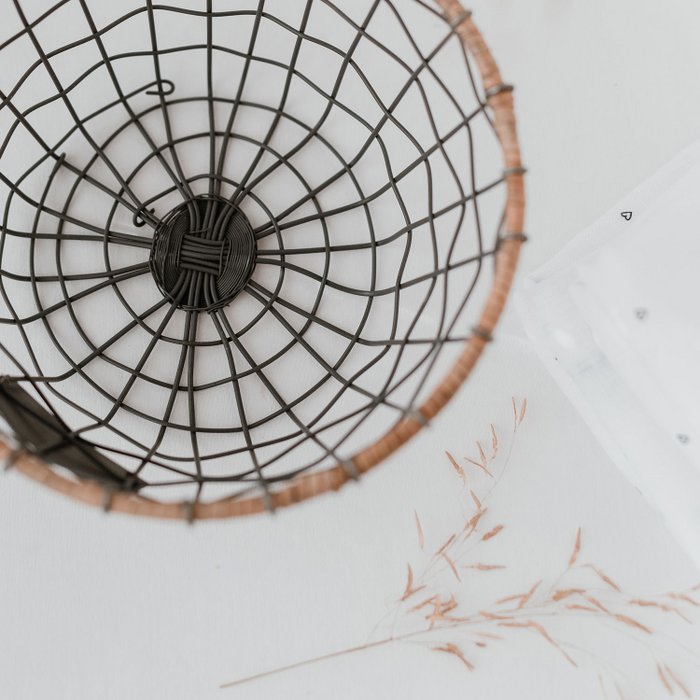Wire basket round with heart 20cm